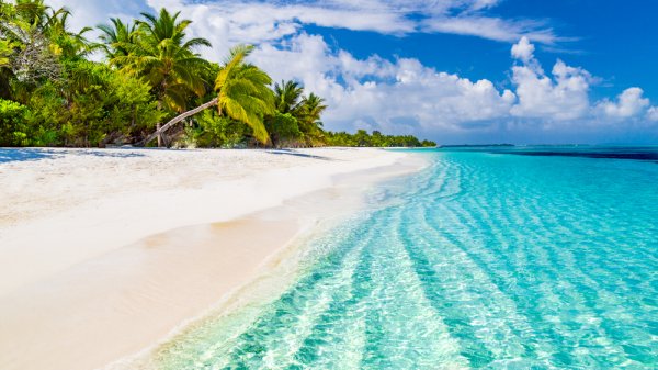 Wisata Pantai di Jawa Barat